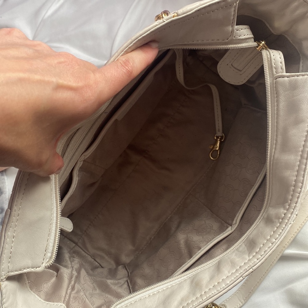 Michael Kors Ivory quilted shoulder bag - Picture 10 of 15